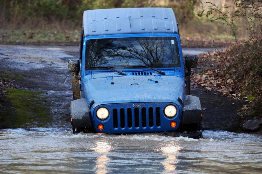  Jeep Wrangler Sport 2012 года  (фото 36 из 60)